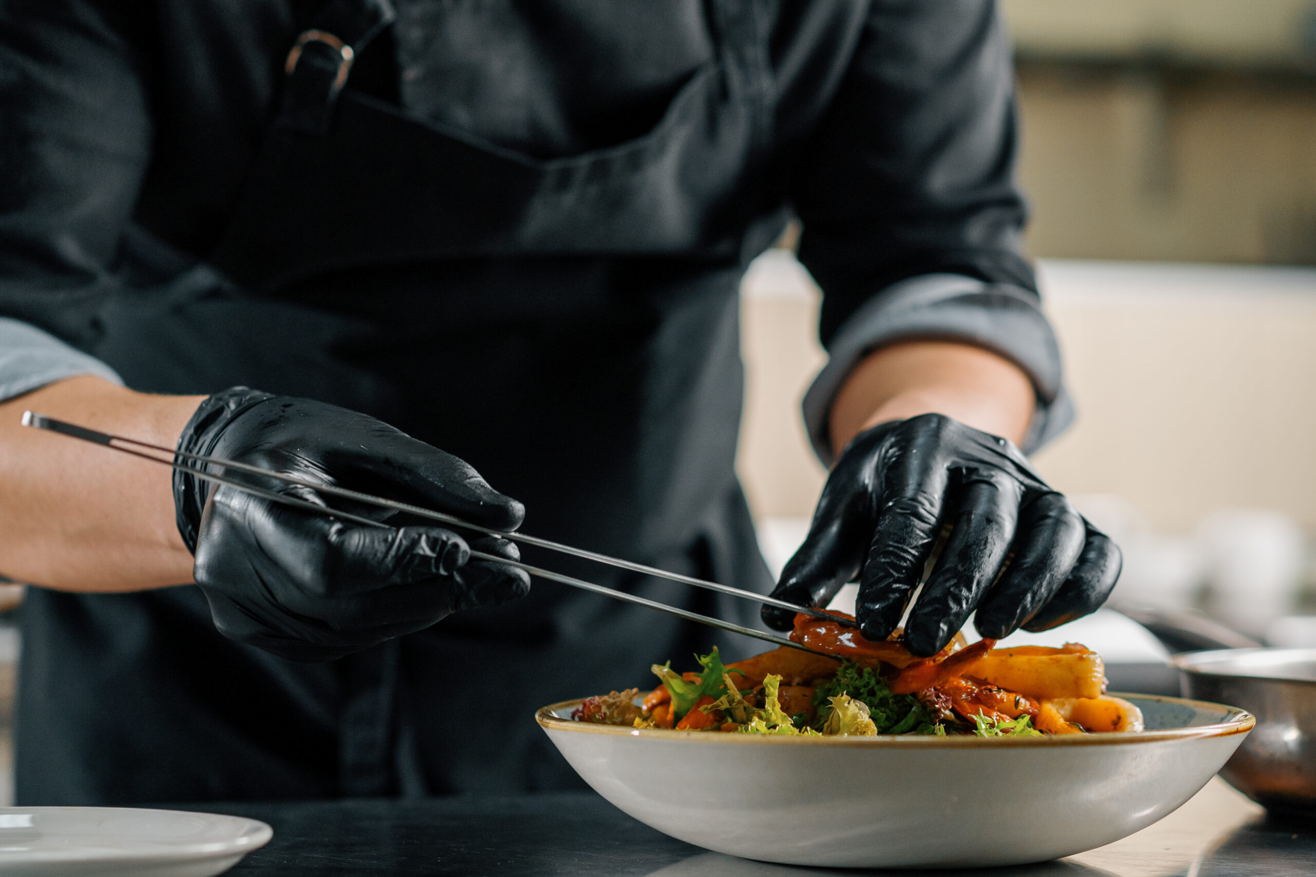 Chef privé à domicile en Tunisie : prix, menus et mode d’emploi (2026)